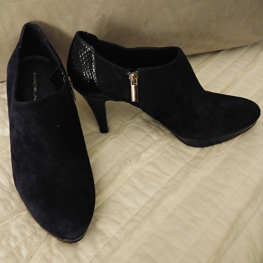 Bandalino Navy Booties